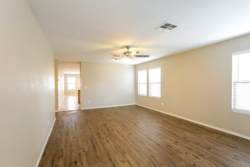2,015/Mo, 2544 W Romley Rd Phoenix, AZ 85041 Living Room View 2