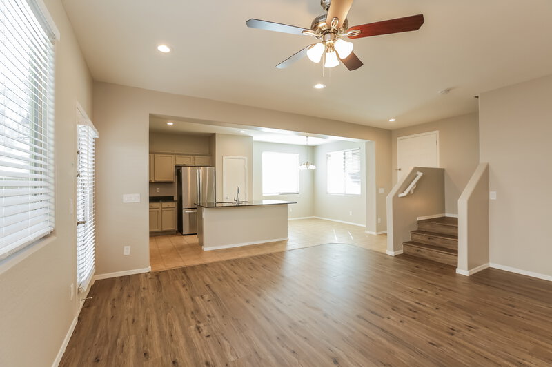 2,080/Mo, 7338 W Cambridge Ave Phoenix, AZ 85035 Living Room View 3