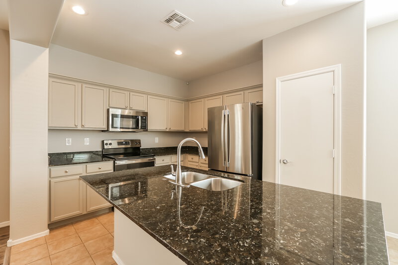 2,080/Mo, 7338 W Cambridge Ave Phoenix, AZ 85035 Kitchen View
