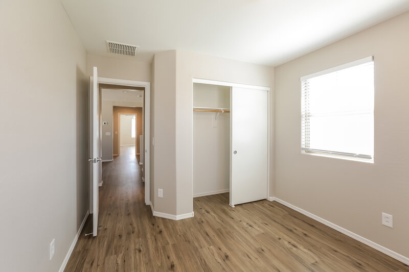 2,080/Mo, 7338 W Cambridge Ave Phoenix, AZ 85035 Bedroom View 2