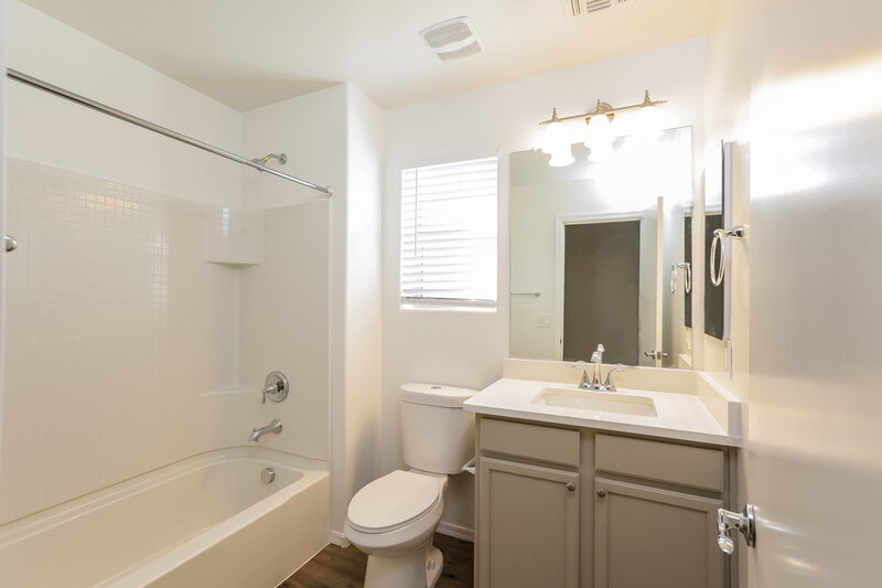 2,080/Mo, 7338 W Cambridge Ave Phoenix, AZ 85035 Bathroom View