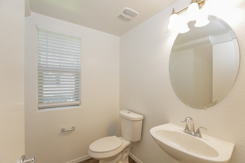 2,080/Mo, 7338 W Cambridge Ave Phoenix, AZ 85035 Bathroom View 2