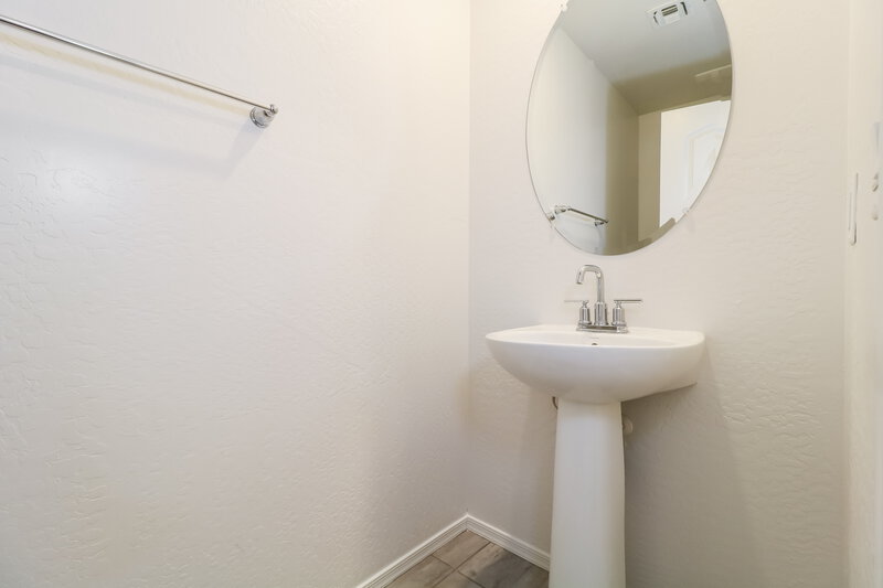 2,040/Mo, 16208 W Culver St Goodyear, AZ 85338 Bathroom View 2
