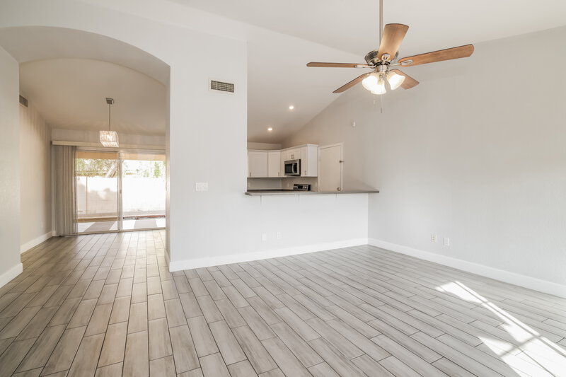 2,065/Mo, 1333 N Higley Rd 28 Mesa, AZ 85205 Living Room View