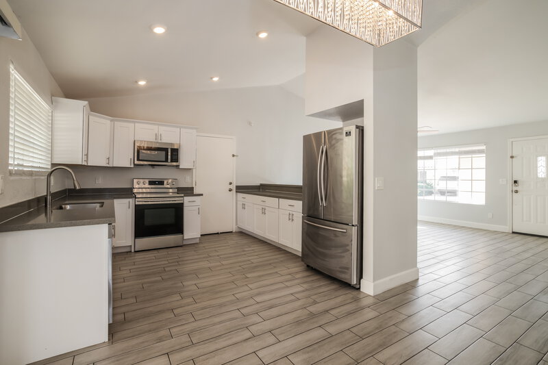 2,065/Mo, 1333 N Higley Rd 28 Mesa, AZ 85205 Dining Room View 2