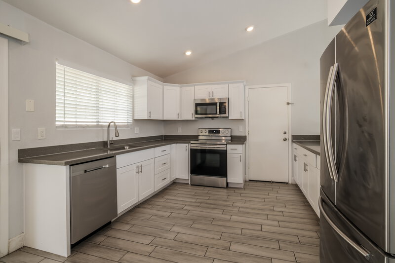 2,065/Mo, 1333 N Higley Rd 28 Mesa, AZ 85205 Kitchen View