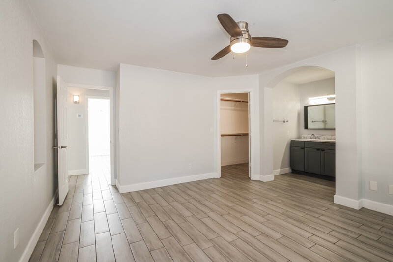 2,065/Mo, 1333 N Higley Rd 28 Mesa, AZ 85205 Main Bedroom View 2