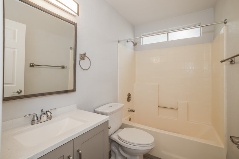 2,065/Mo, 1333 N Higley Rd 28 Mesa, AZ 85205 Bathroom View