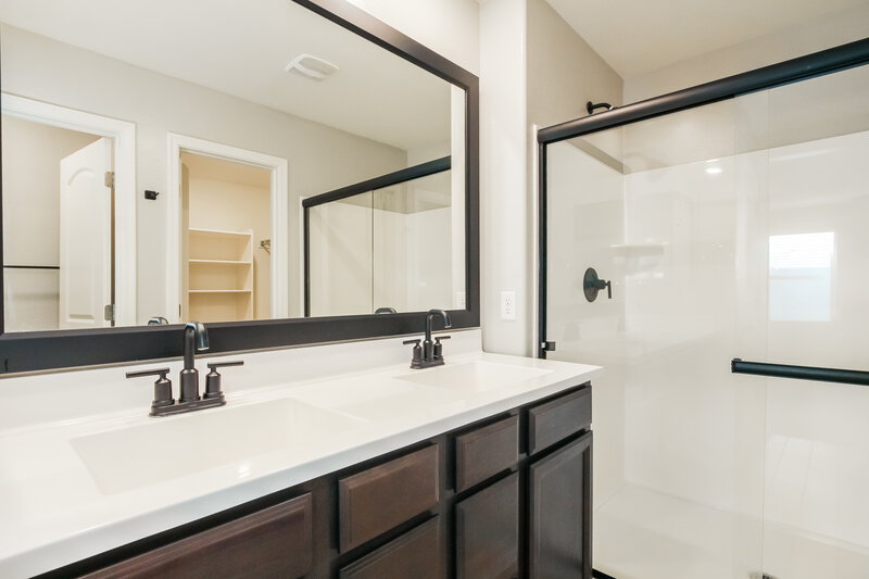 1,725/Mo, 25773 W Euclid Ave Buckeye, AZ 85326 Main Bathroom View