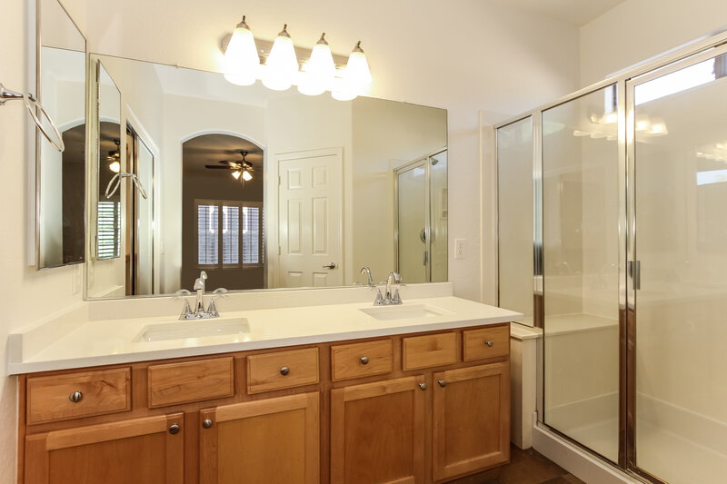 2,180/Mo, 4622 W Cottontail Rd Phoenix, AZ 85086 Main Bathroom View
