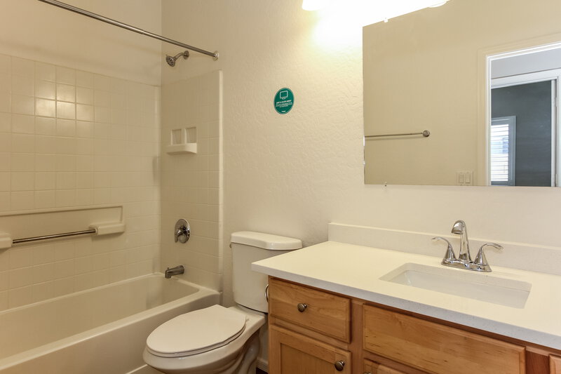 2,180/Mo, 4622 W Cottontail Rd Phoenix, AZ 85086 Bathroom View