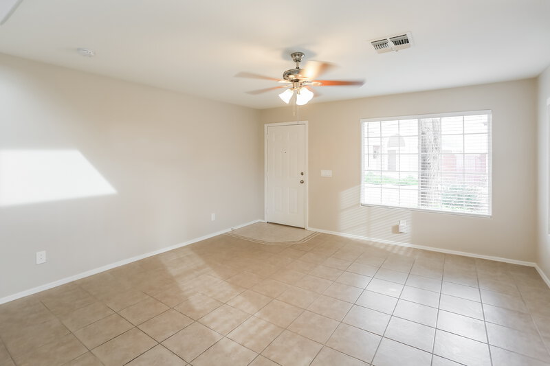 2,060/Mo, 17606 N 17th Pl Unit 1090 Phoenix, AZ 85022 Living Room View 2