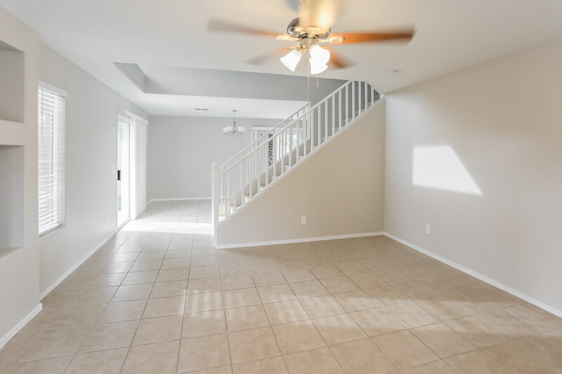 2,060/Mo, 17606 N 17th Pl Unit 1090 Phoenix, AZ 85022 Living Room View 4