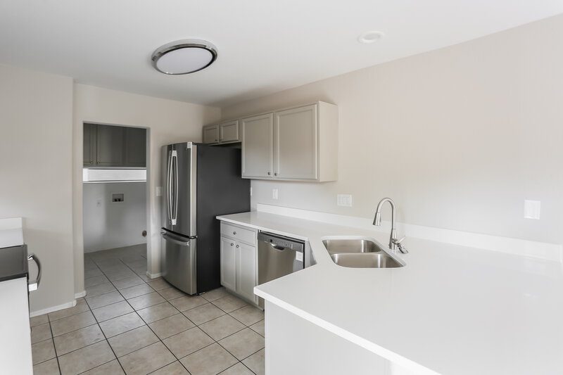 2,060/Mo, 17606 N 17th Pl Unit 1090 Phoenix, AZ 85022 Kitchen View 3