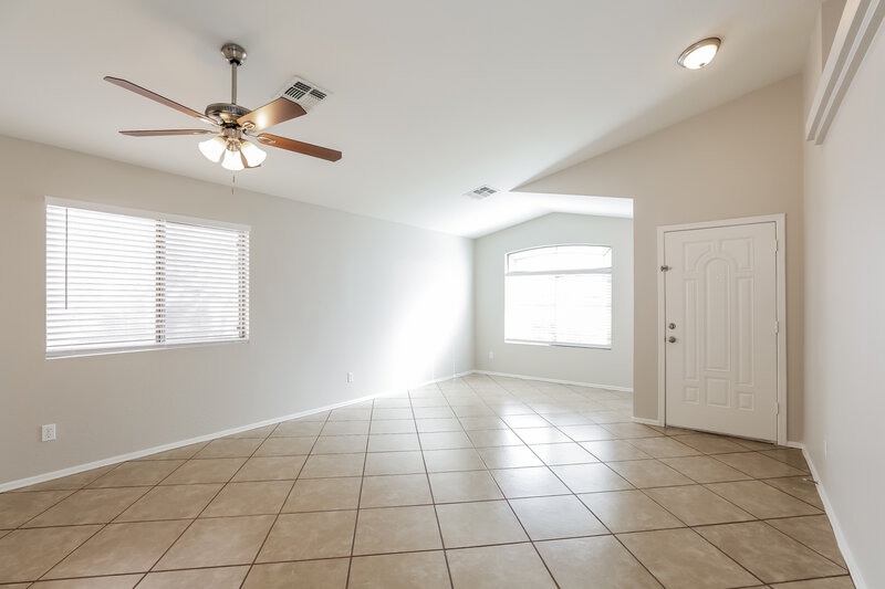 2,005/Mo, 4314 N 124th Ave Avondale, AZ 85392 Living Room View