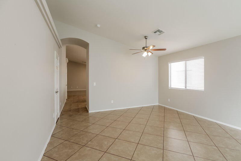 2,005/Mo, 4314 N 124th Ave Avondale, AZ 85392 Living Room View 2