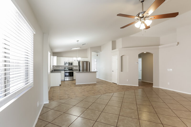 2,005/Mo, 4314 N 124th Ave Avondale, AZ 85392 Living Room View 3