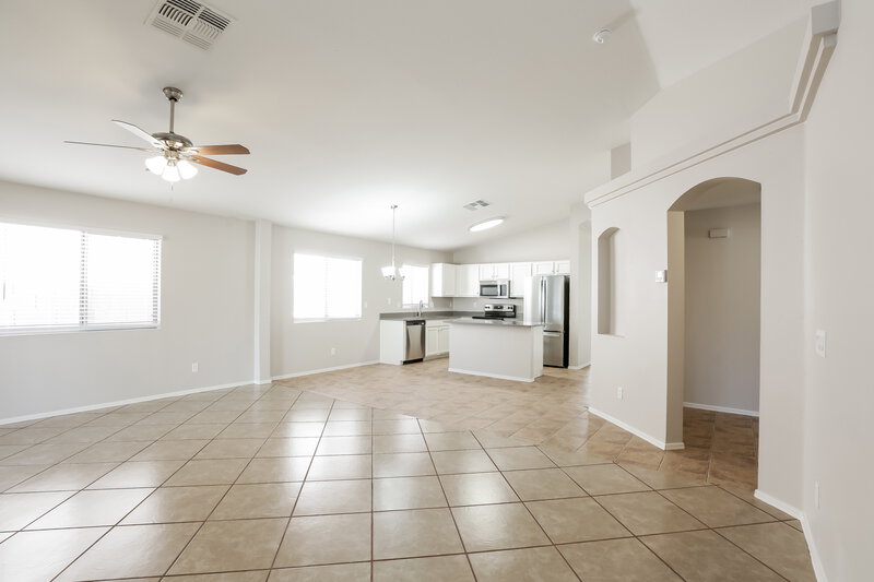 2,005/Mo, 4314 N 124th Ave Avondale, AZ 85392 Living Room View 4