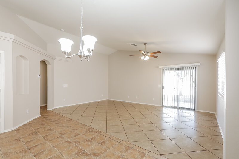 2,005/Mo, 4314 N 124th Ave Avondale, AZ 85392 Dining Room View