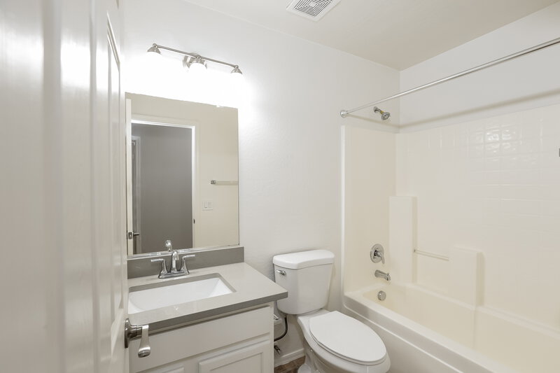 2,005/Mo, 4314 N 124th Ave Avondale, AZ 85392 Bathroom View