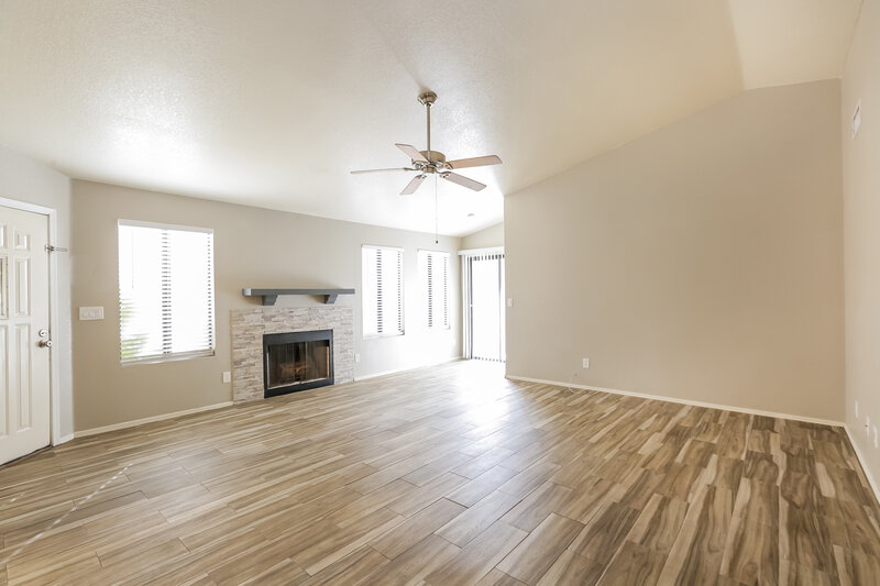 2,275/Mo, 4513 E Tanglewood Dr Phoenix, AZ 85048 Living Room View