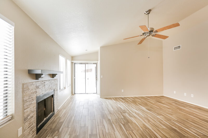2,275/Mo, 4513 E Tanglewood Dr Phoenix, AZ 85048 Living Room View 2