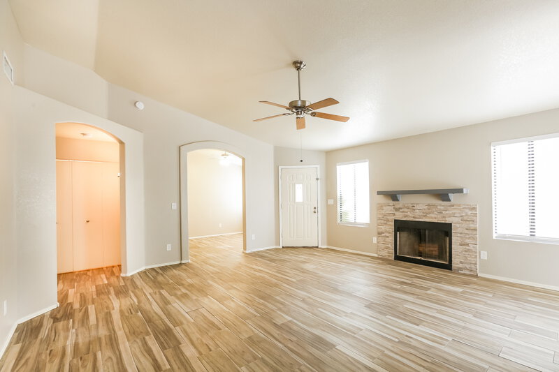 2,275/Mo, 4513 E Tanglewood Dr Phoenix, AZ 85048 Living Room View 3