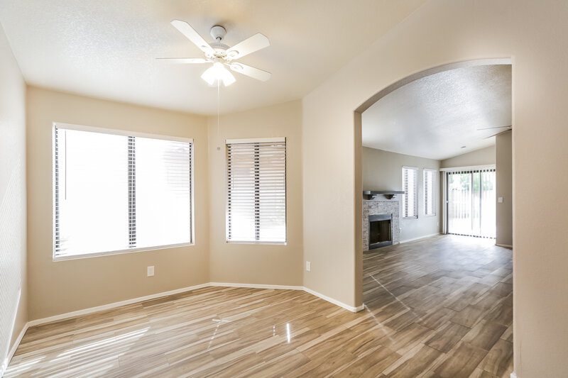 2,275/Mo, 4513 E Tanglewood Dr Phoenix, AZ 85048 Dining Room View 2