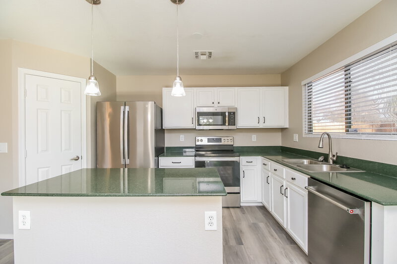 2,295/Mo, 2468 E Palm Beach Dr Chandler, AZ 85249 Kitchen View