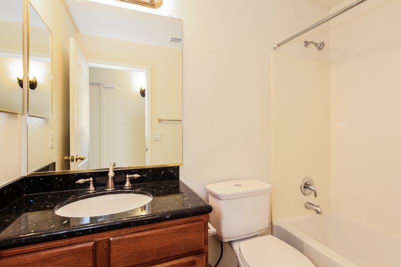 2,395/Mo, 2443 W Blue Sky Dr Phoenix, AZ 85085 Bathroom View