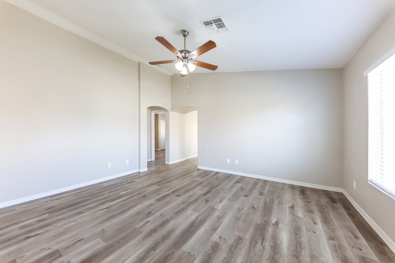 1,790/Mo, 12234 N 121st Ln El Mirage, AZ 85335 Living Room View