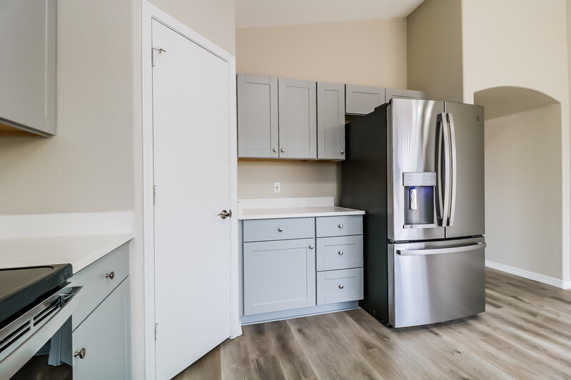 2,050/Mo, 12234 N 121st Ln El Mirage, AZ 85335 Kitchen View 2