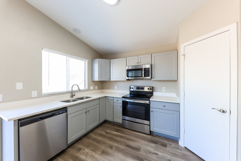 1,790/Mo, 12234 N 121st Ln El Mirage, AZ 85335 Kitchen View 2
