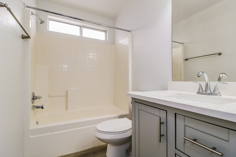 2,050/Mo, 12234 N 121st Ln El Mirage, AZ 85335 Bathroom View