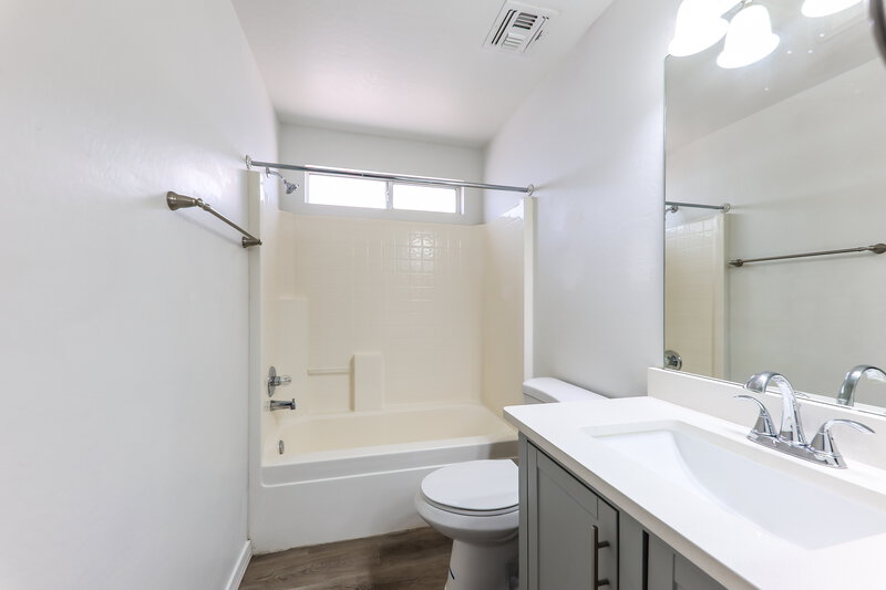 1,790/Mo, 12234 N 121st Ln El Mirage, AZ 85335 Bathroom View