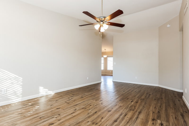 1,890/Mo, 1611 S 63rd Dr Phoenix, AZ 85043 Living Room View 2