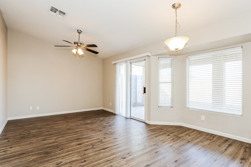 1,890/Mo, 1611 S 63rd Dr Phoenix, AZ 85043 Dining Room View