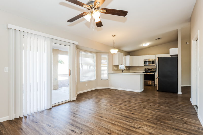 1,890/Mo, 1611 S 63rd Dr Phoenix, AZ 85043 Family Room View