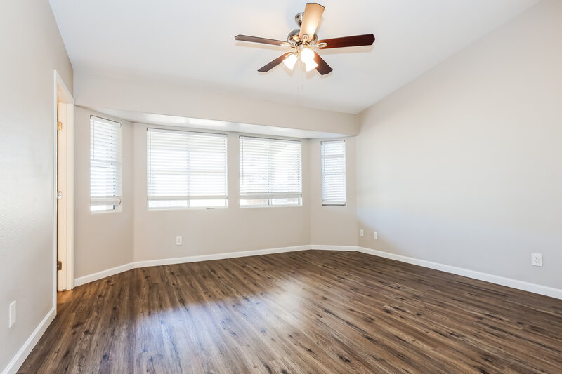 1,890/Mo, 1611 S 63rd Dr Phoenix, AZ 85043 Main Bedroom View