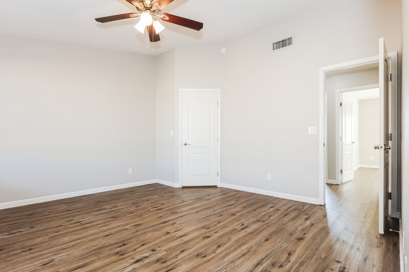 1,890/Mo, 1611 S 63rd Dr Phoenix, AZ 85043 Main Bedroom View 2