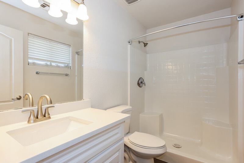 1,890/Mo, 1611 S 63rd Dr Phoenix, AZ 85043 Main Bathroom View 2