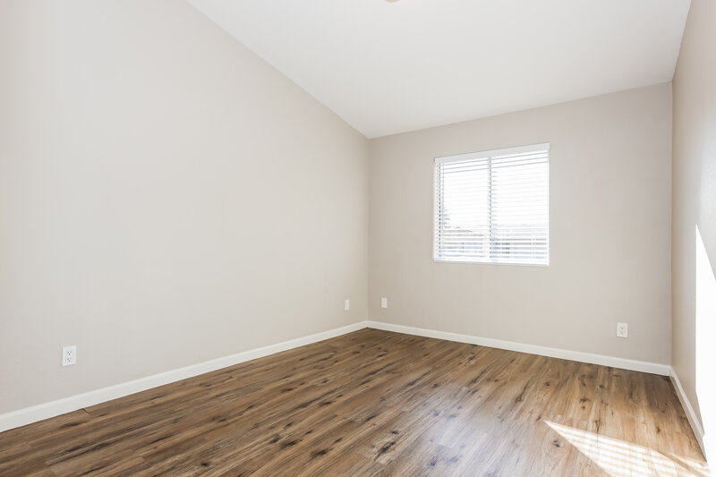 1,890/Mo, 1611 S 63rd Dr Phoenix, AZ 85043 Bedroom View