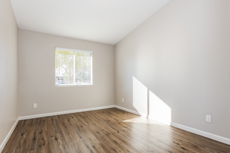 1,890/Mo, 1611 S 63rd Dr Phoenix, AZ 85043 Bedroom View 2