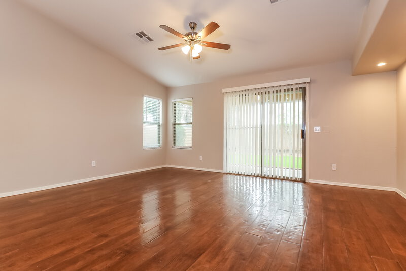 2,150/Mo, 4608 S 26th Ln Phoenix, AZ 85041 Living Room View