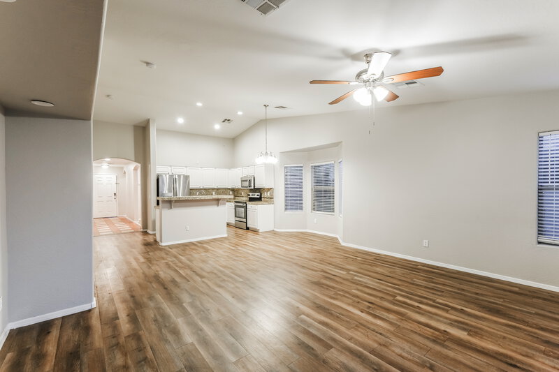 2,115/Mo, 4608 S 26th Ln Phoenix, AZ 85041 Living Room View