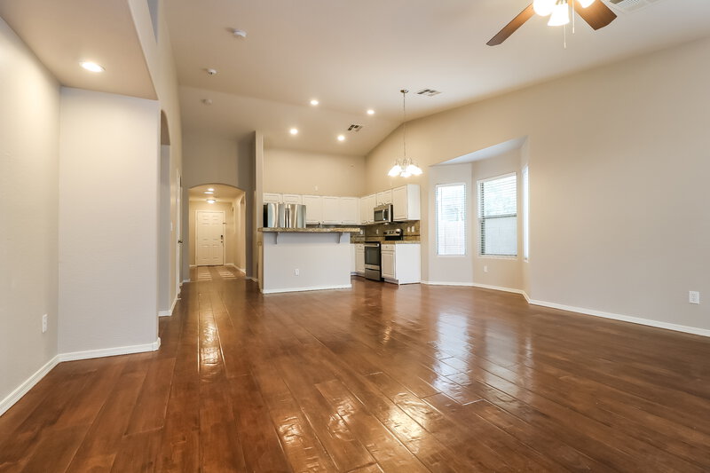 2,150/Mo, 4608 S 26th Ln Phoenix, AZ 85041 Living Room View 2