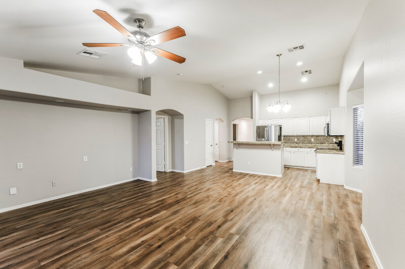 2,115/Mo, 4608 S 26th Ln Phoenix, AZ 85041 Living Room View 2