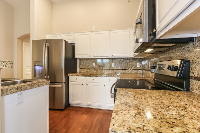 2,150/Mo, 4608 S 26th Ln Phoenix, AZ 85041 Kitchen View 2