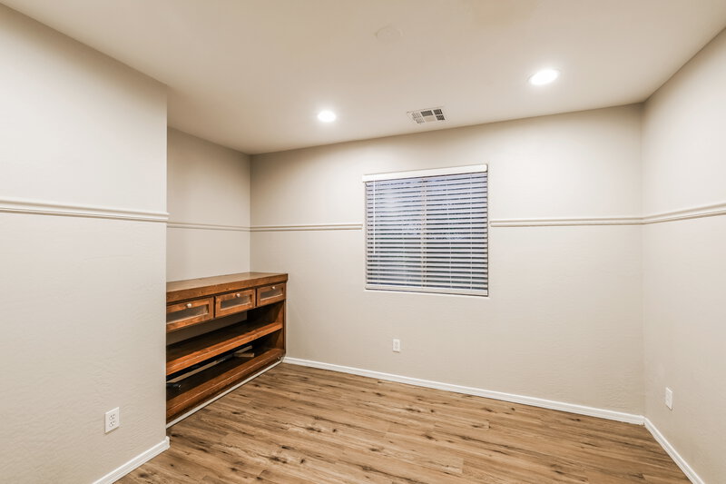 2,115/Mo, 4608 S 26th Ln Phoenix, AZ 85041 Office View