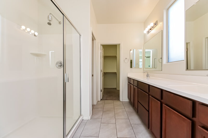 2,105/Mo, 7847 E Boise St Mesa, AZ 85207 Main Bathroom View